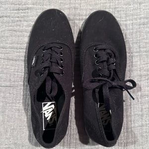 Black Lowtop Vans